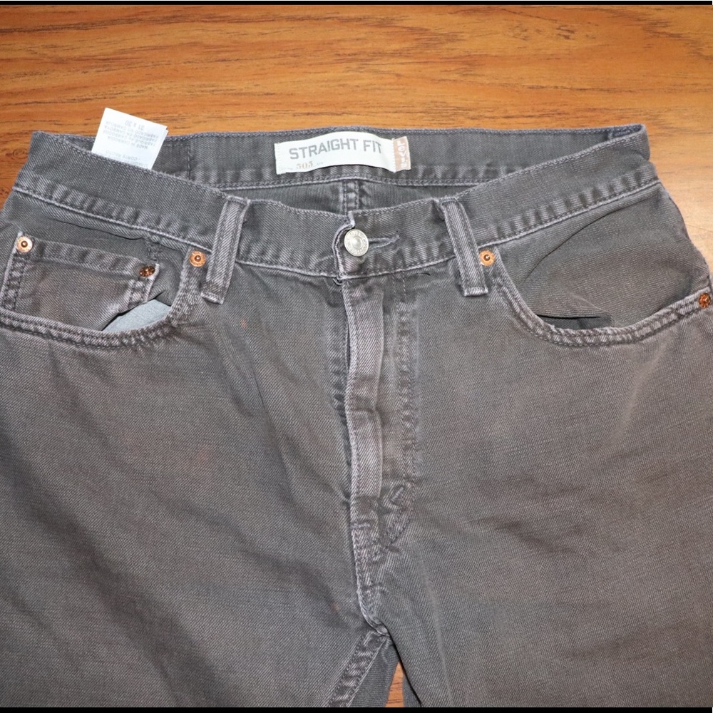 Men’s Levis jeans. W31 x L30 Gray. Straight Fit.